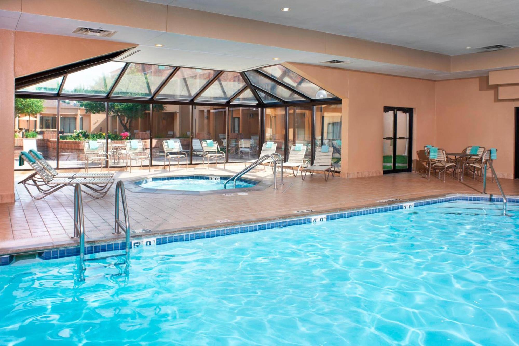 Courtyard By Marriott Minneapolis-St. Paul Airport Mendota Heights Exterior photo